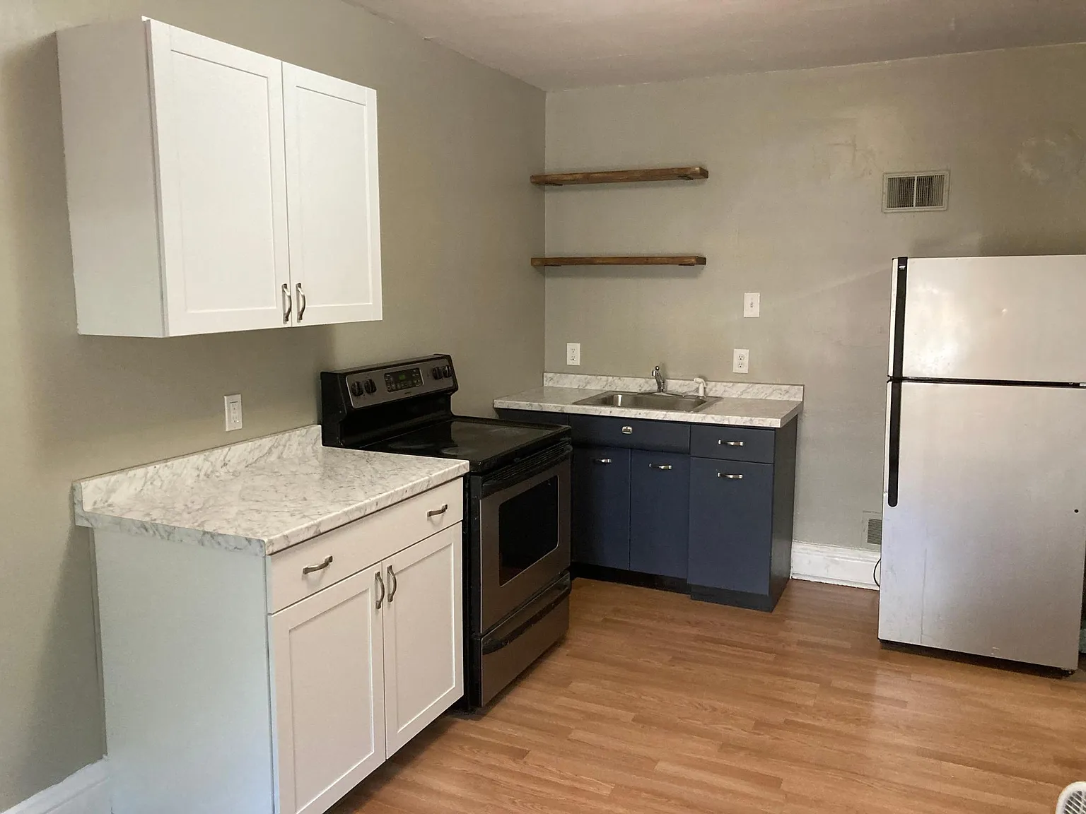 1 bed, 500 sqft, $995 — Photo 1