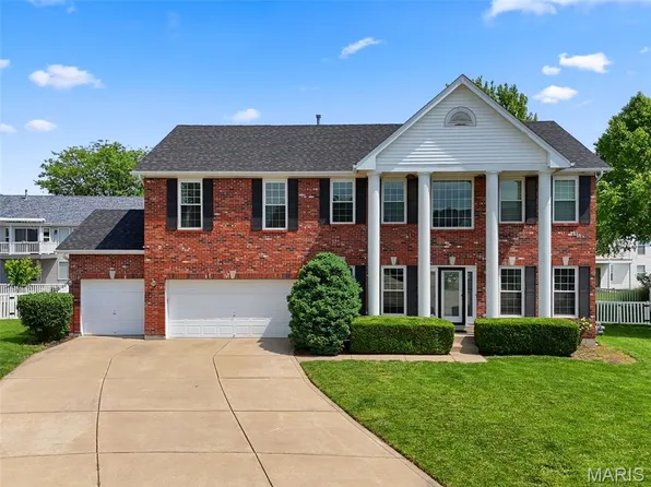 18 The Crossings Ct, O'Fallon, MO 63366