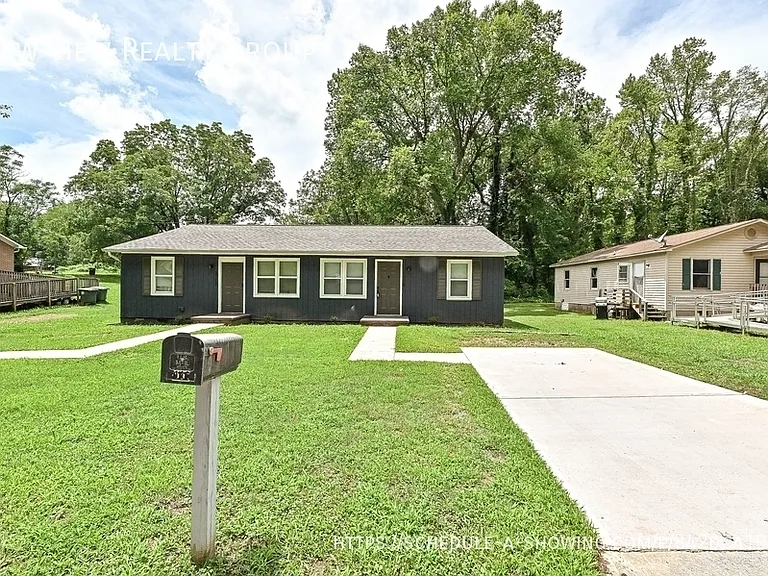 1119 Grady St — Photo 3