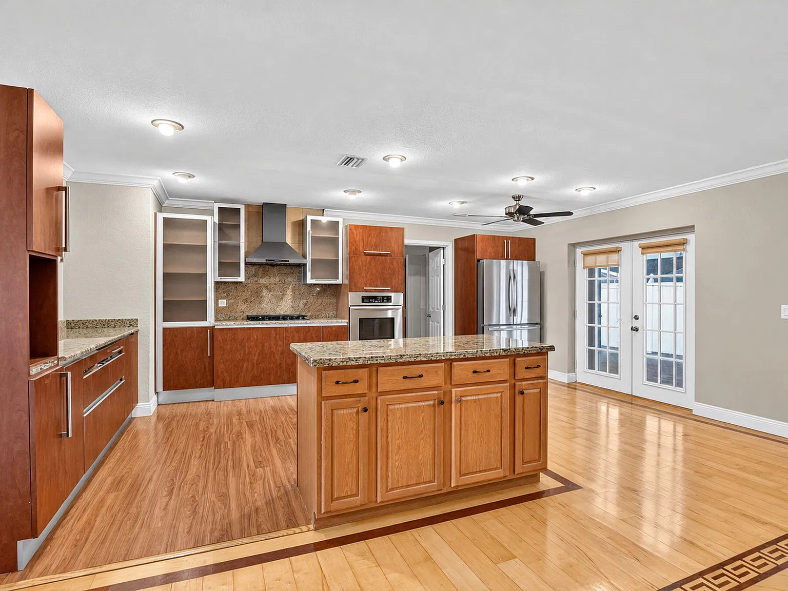 3 bed, 2.0 bath, 1214 sqft, $3,500 — Photo 3