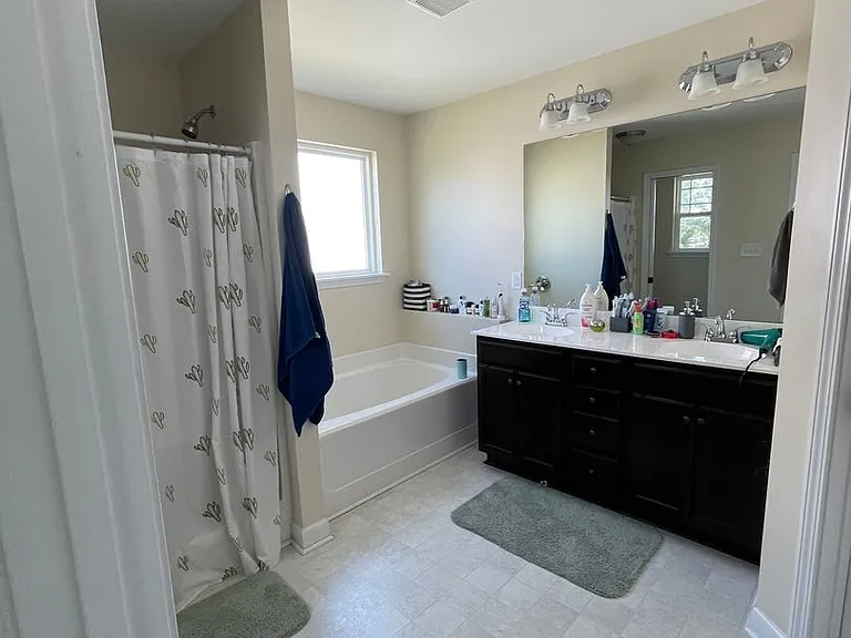 216 Holly Grove Ct E — Photo 9