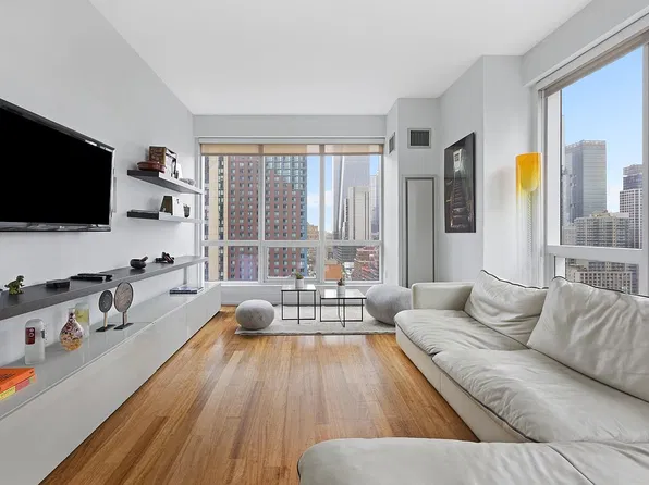 350 W 42nd St APT 20L, New York, NY 10036