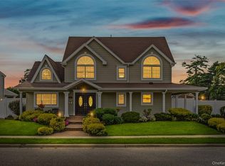 71 Swing Lane, Levittown, NY 11756