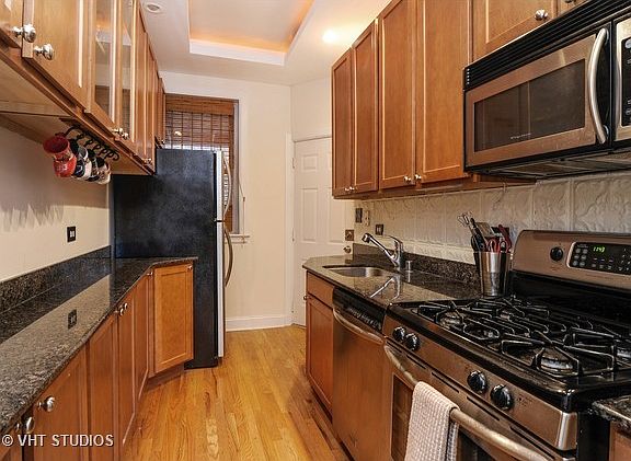 5th image of 954 W Belle Plaine Ave APT 1E