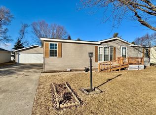 5408 Ebonywood Ln, Roscoe, IL 61073