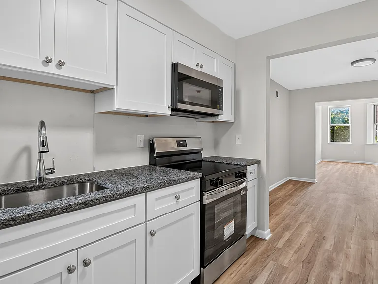 904 Newington Ave #B — Photo 11