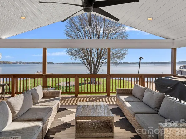 8182 Mountain Shore Dr, Sherrills Ford, NC 28673