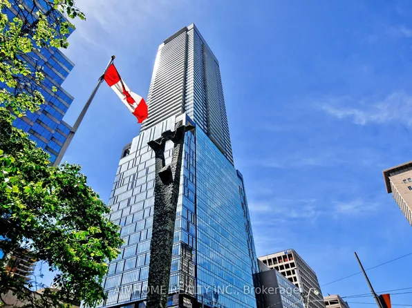 488 University Ave #4203, Toronto, ON M5G 0C1