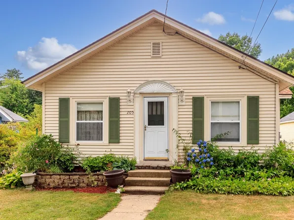 205 S Mammoth Road, Manchester, NH 03109