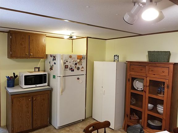 3rd image of 131 Summerwind Cir E