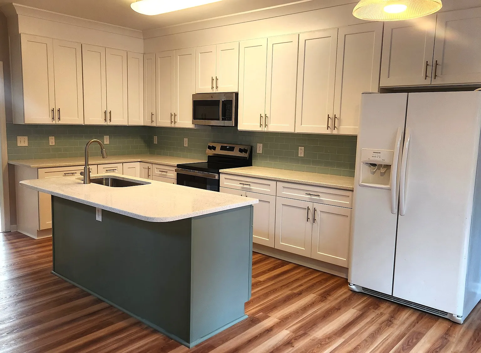 4 bed, 2.5 bath, 2331 sqft, $2,800 — Photo 4