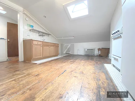 Rented by ZealEstate Group Inc | media 32