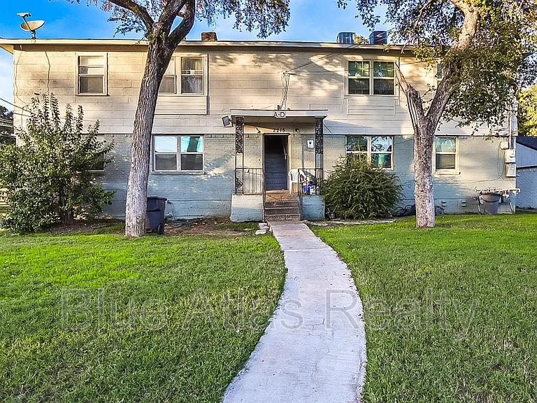 2215 Riverview Dr #D — Photo 16