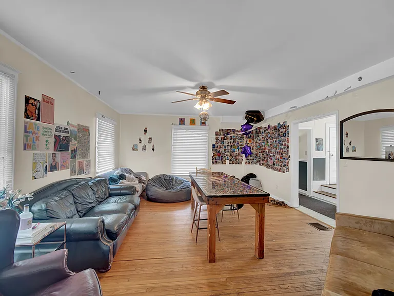 807 Foster St — Photo 10