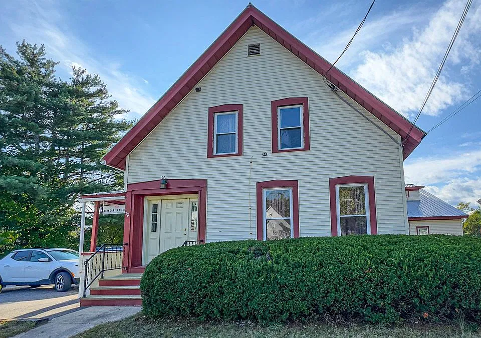 24 Pleasant St #303
