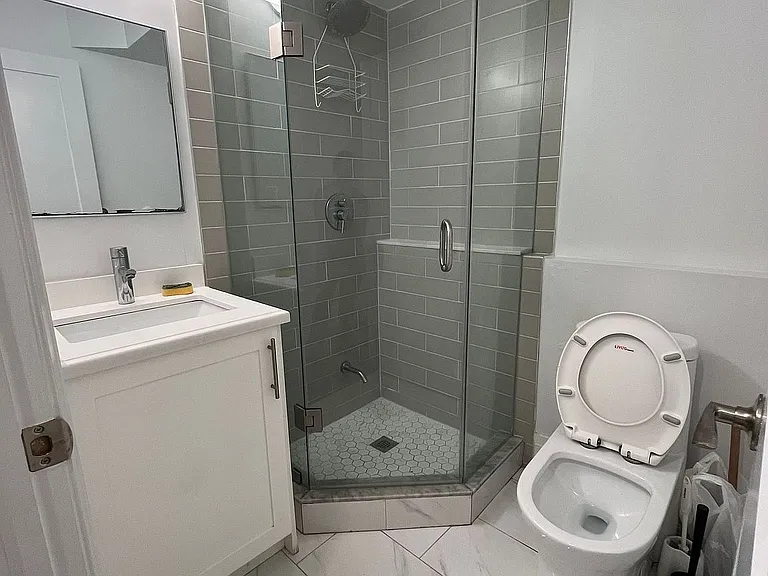 186 Mutual St #MAIN — Photo 14