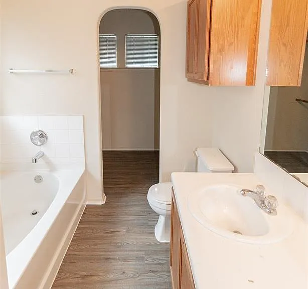 2406 Magin Meadow Dr — Photo 9