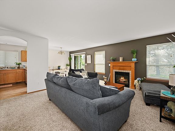 Living room from entrance - 16809