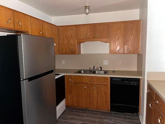 4th image of 4300 Deek Dr APT B