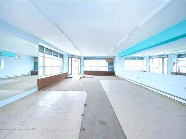 2492 Gerritsen Avenue image 14 of 29