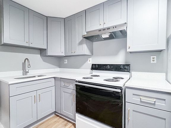 3rd image of 19-19 Common St #25