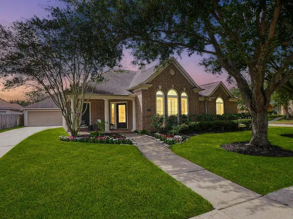 2502 Quiet Lake Ct, Pearland, TX 77584