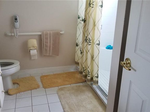 4th image of 3868 Eversholt St