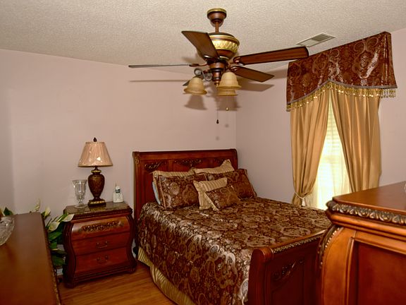 5th image of 1575 Ivy Dr