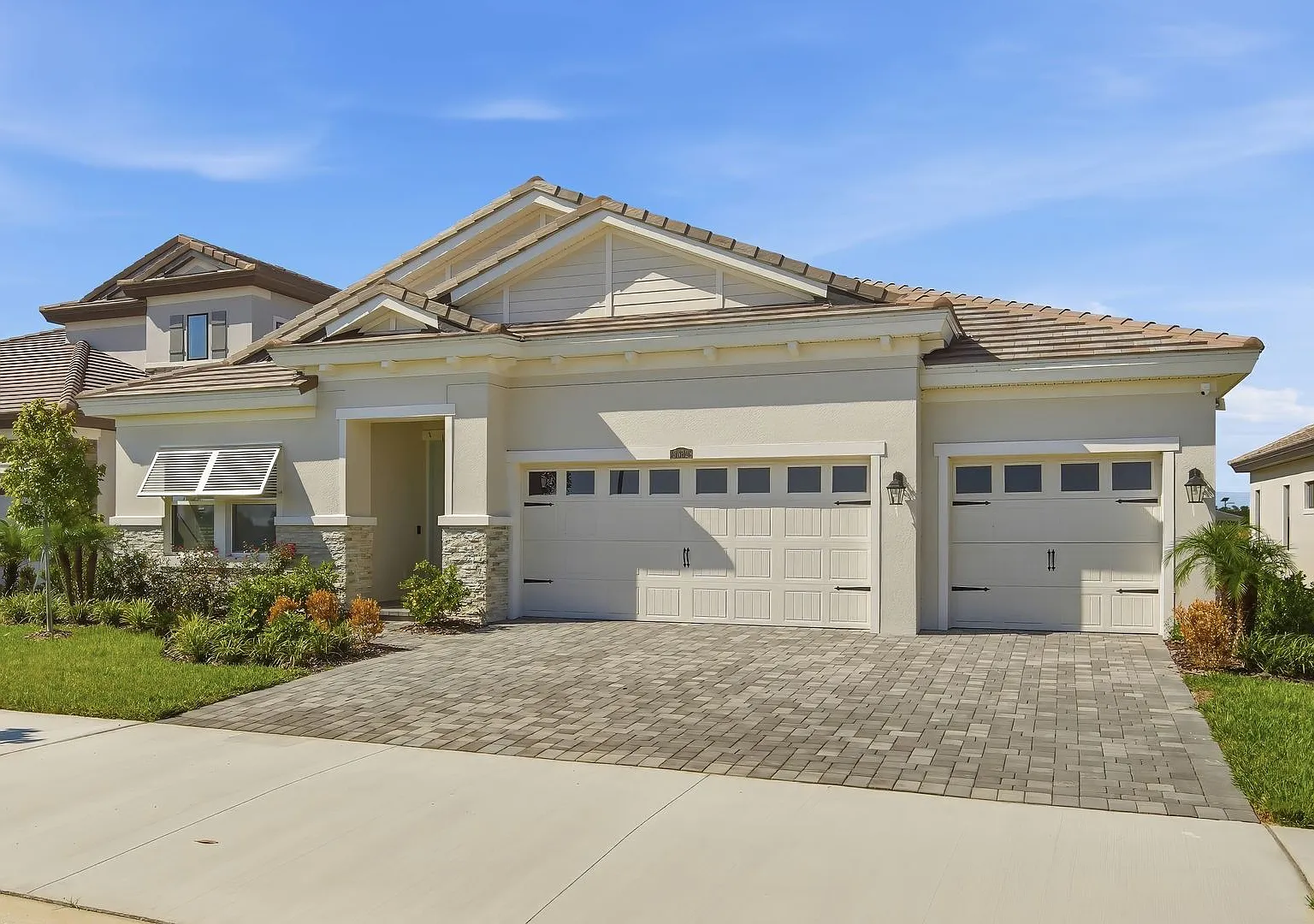 3 Bedrooms | 3.5 Bathrooms Brand-Newer Luxury Home In Mirada Resort-Style Living — Photo 2