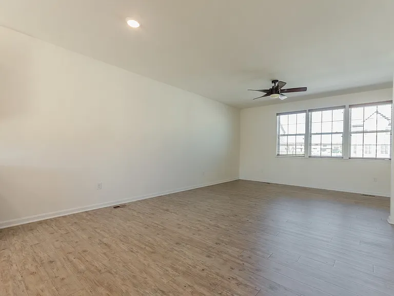 172 Drexel Ct — Photo 8