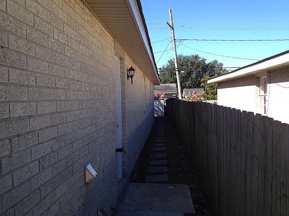 3rd image of 4101 W Loyola Dr