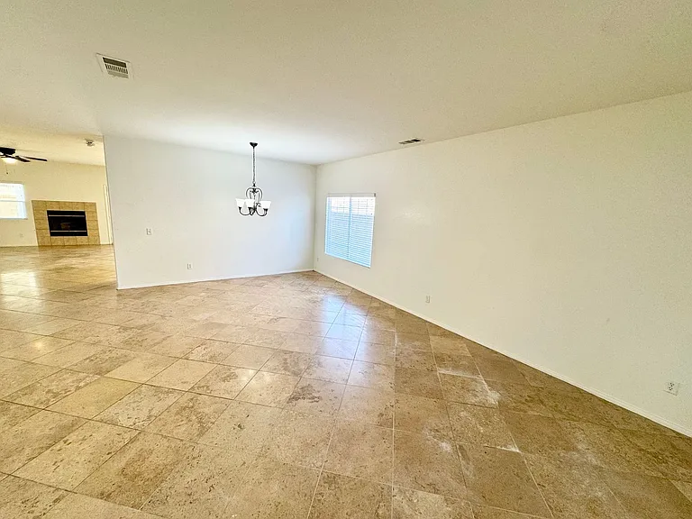 4132 Grandview Dr — Photo 2