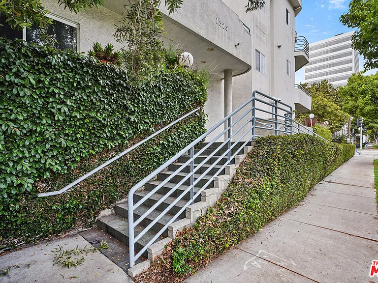 1325 Arizona Ave #201 — Photo 52