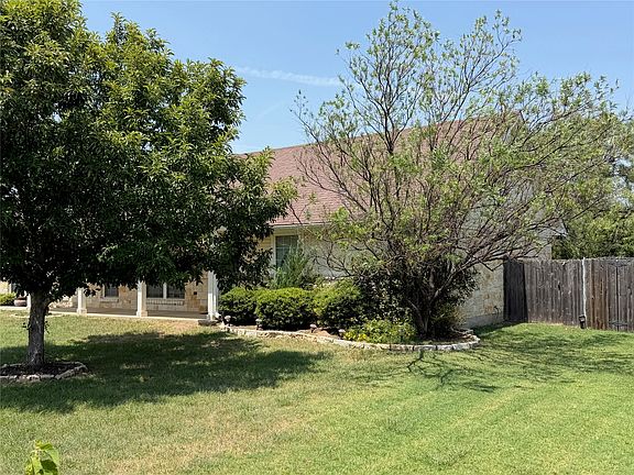 3rd image of 313 E River Oaks Rd