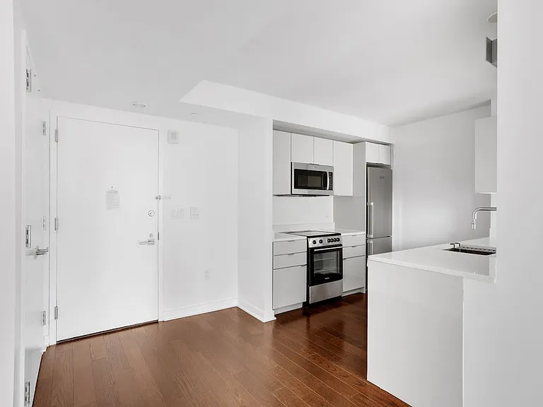 400 W 113th St #1505 — Photo 10
