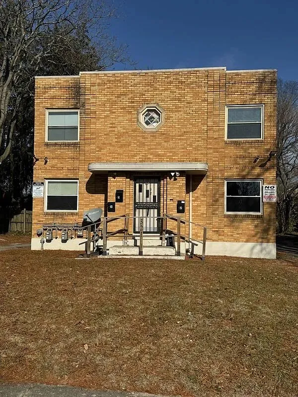 321 W Norman Ave — Photo 1