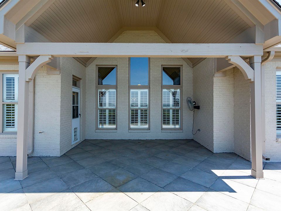 1st image of 316 Oxford Way