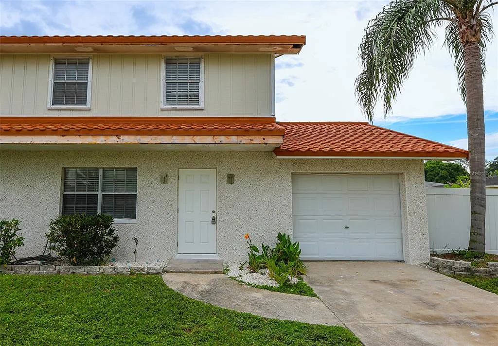 3 bed, 1.5 bath, 1440 sqft, $2,495 — Photo 1