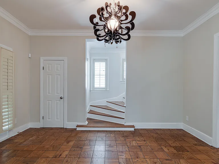 186 S Belvedere Blvd — Photo 2