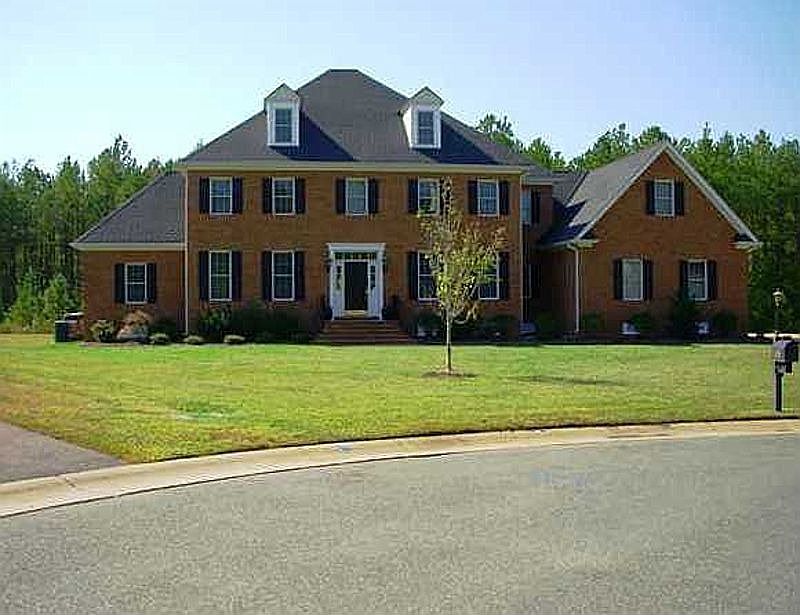 2nd image of 4819 Queen Carolyn Ln