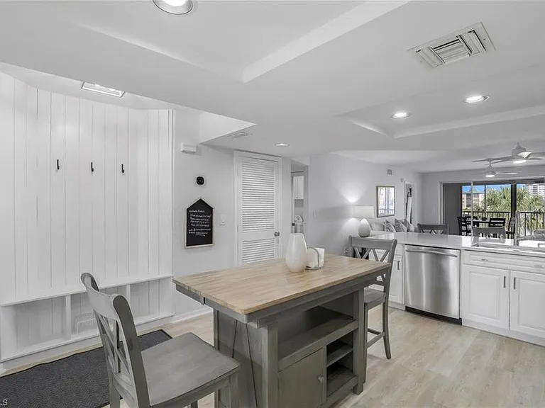 9101 Vanderbilt Dr #203 — Photo 9