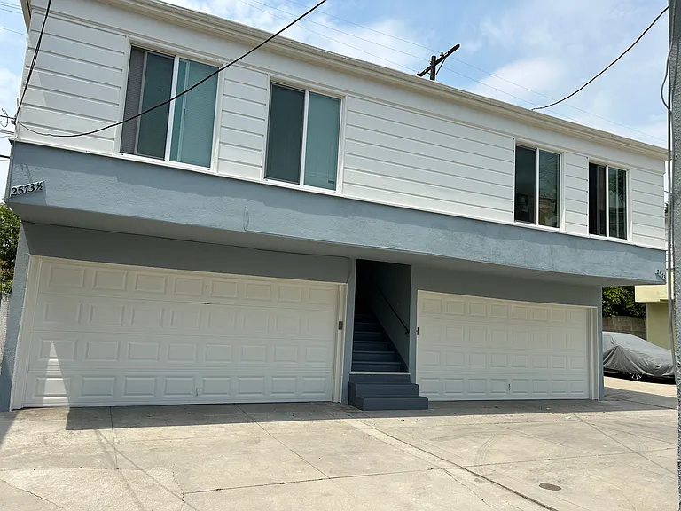 2573 S Sepulveda Blvd — Photo 1