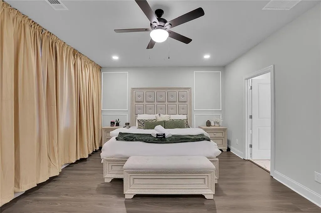 3 bed, 3.5 bath, 2392 sqft, $4,400 — Photo 3