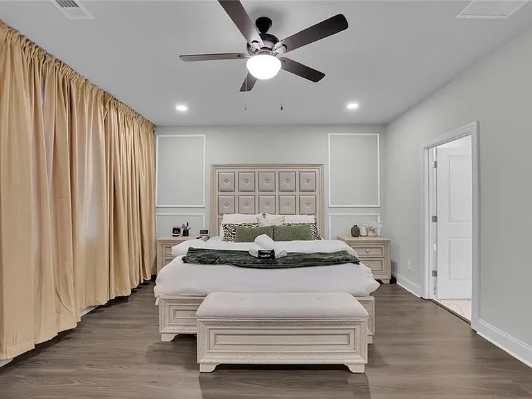 8026 Linfield Way — Photo 3