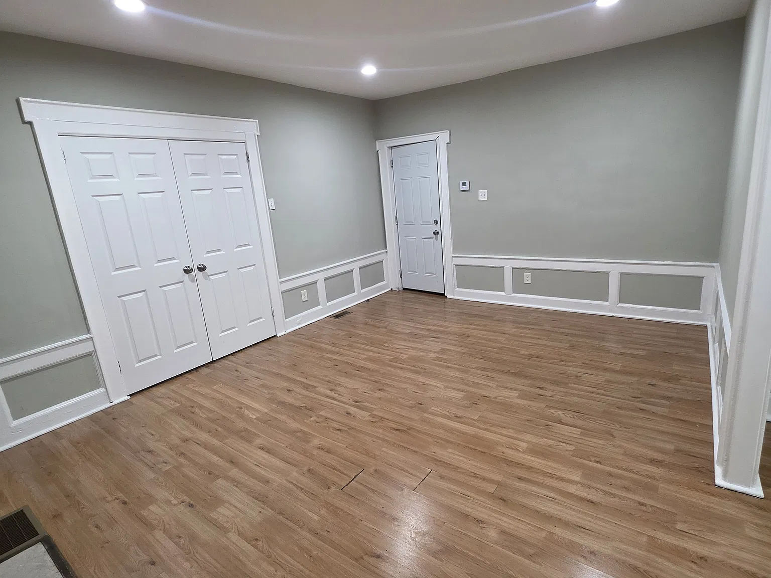3 bed, $3,000 — Photo 2