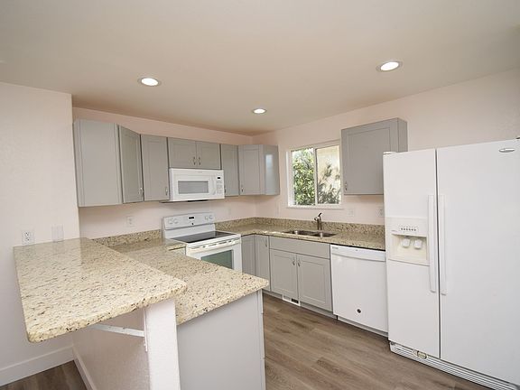 5th image of 883 N Westpointe Cir