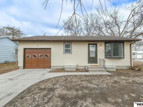240 E 22nd St, Crete, NE 68333