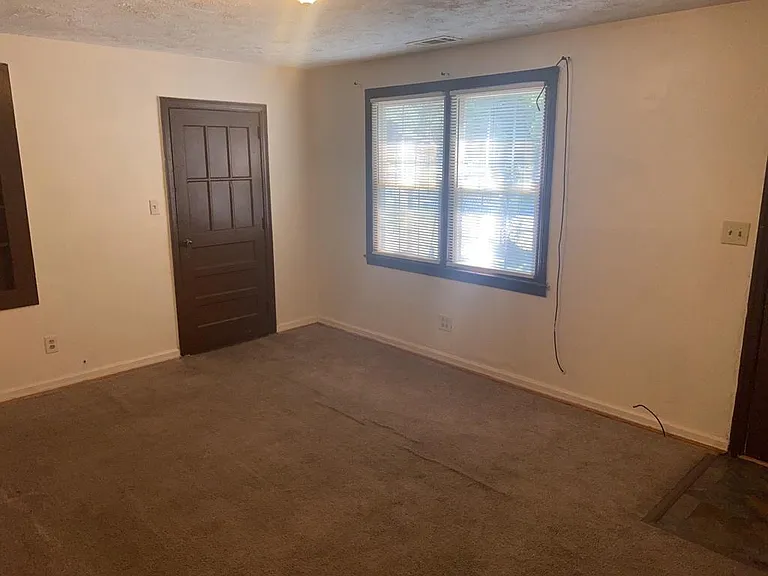 2354 Banks Ave — Photo 3