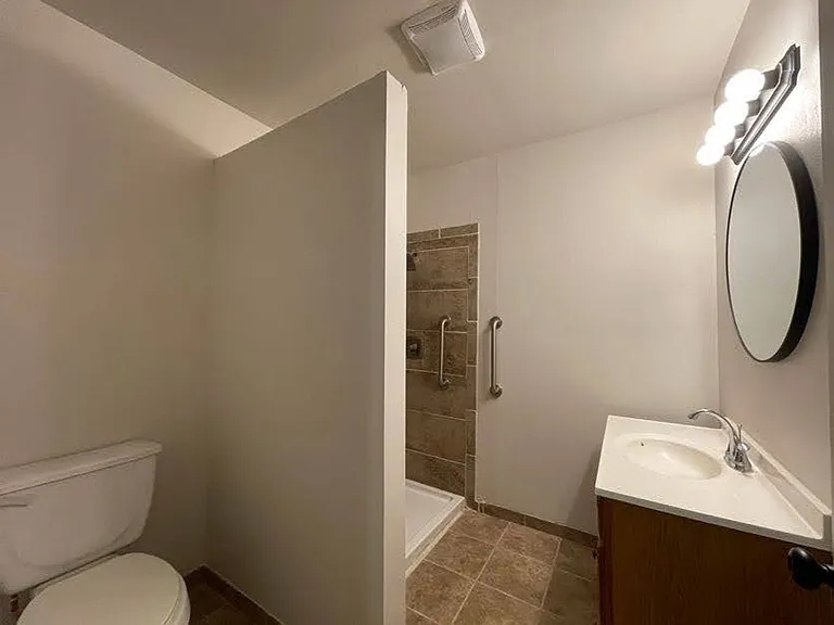306 NE Gary Ave — Photo 15