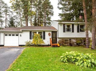 4266 Vine Meadow Rd, Liverpool, NY 13090